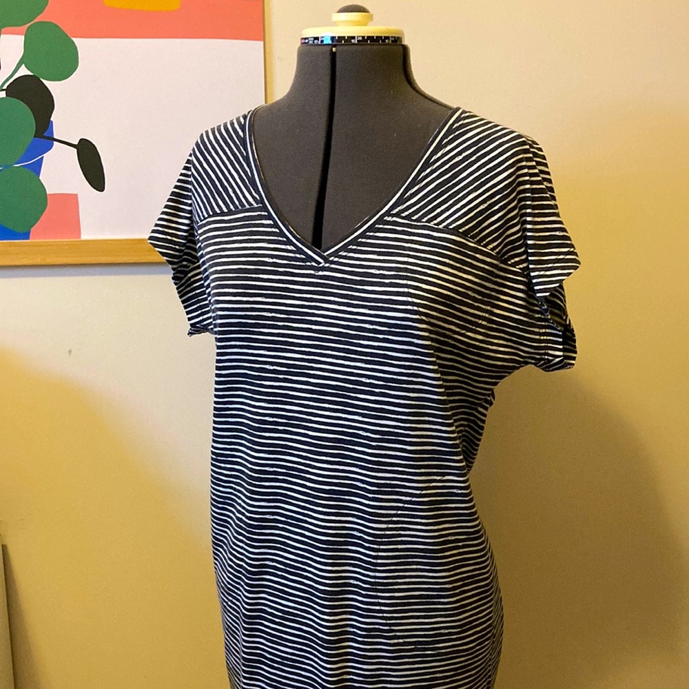 Title 9 Hiolani v-neck t-shirt dress - black painted stripe. 32.5”l, 19”w. Small